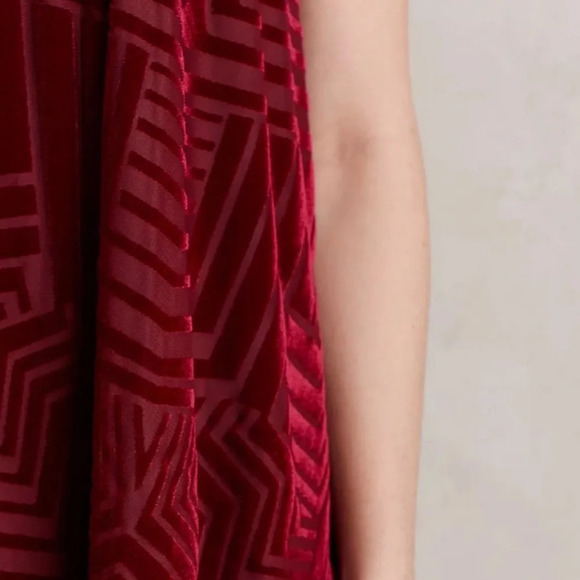 SUNDAY IN BROOKLYN‎ by ANTHROPOLOGIE Labyrinth Print Sleeveless Top in Red Wine - Picture 3 of 7